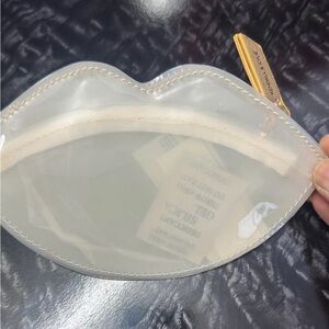KENDALL & KYLIE Clear Lip-Shaped Pouch / makeup bag with Gold Zipper